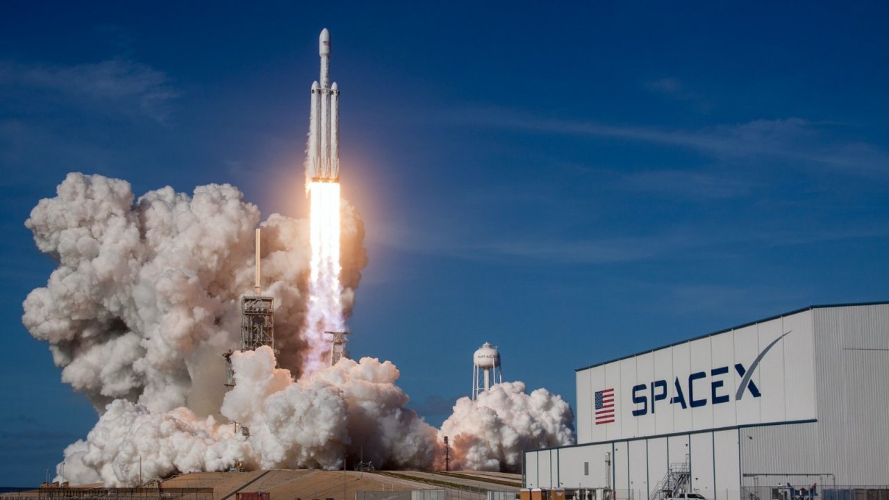 SpaceX, Uzaya Reklam Panosu Uydusu Yayınlamayı Planlıyor