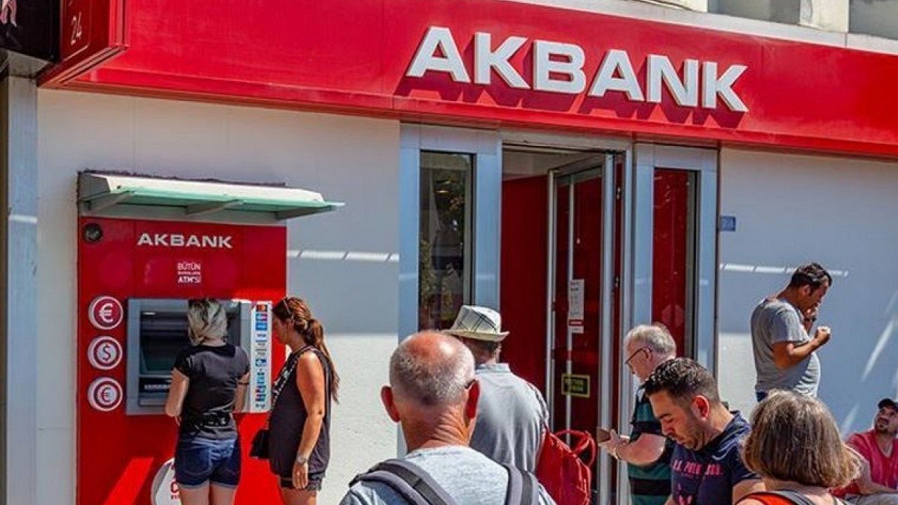 Akbank duyurdu: Akbank maaşlarını alan ve banka hesabı olanlara 100.000 TL ödeyecek!