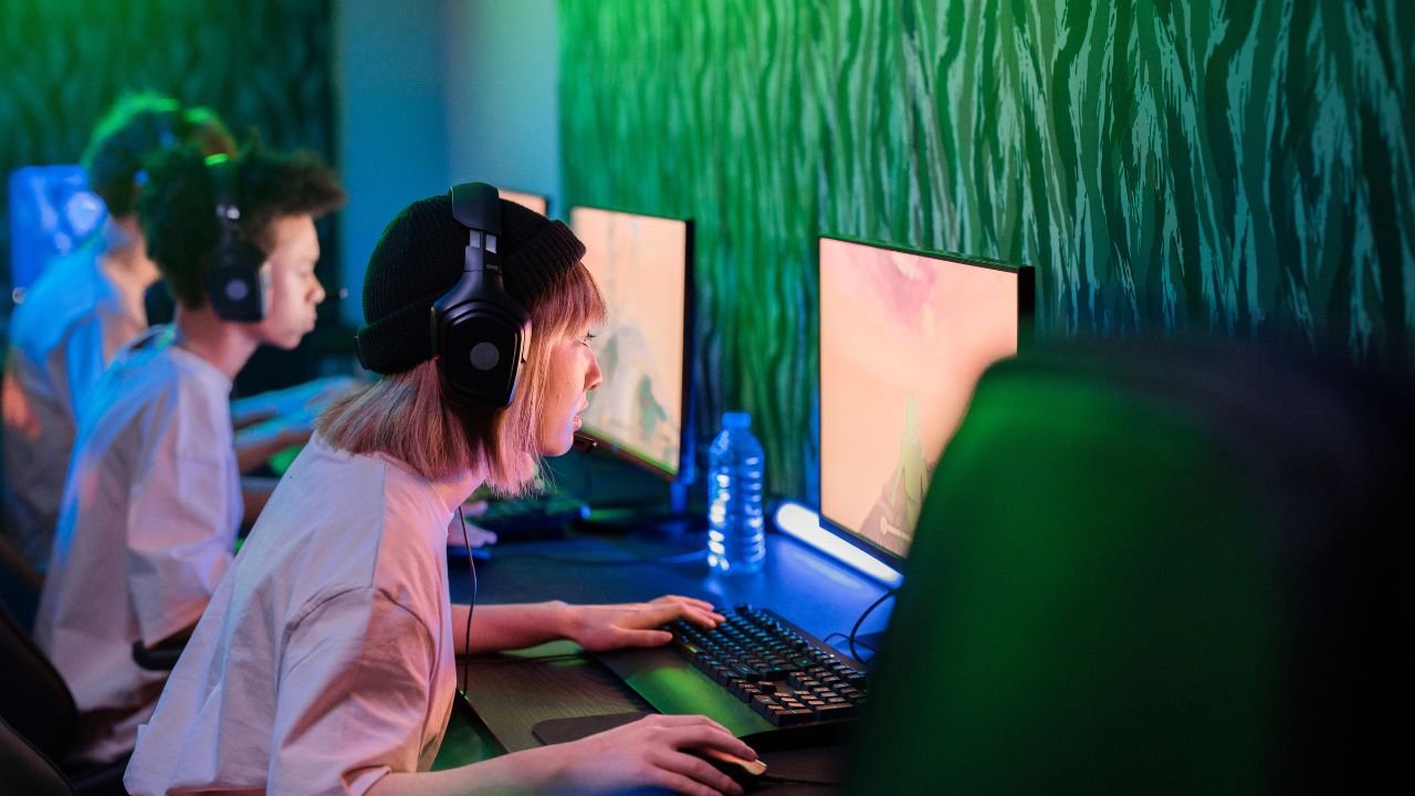 Burada da eşitsizlik bitmiyor! Kadın oyuncuların yüzde 75'i çevrimiçi oyunlarda tacize uğruyor