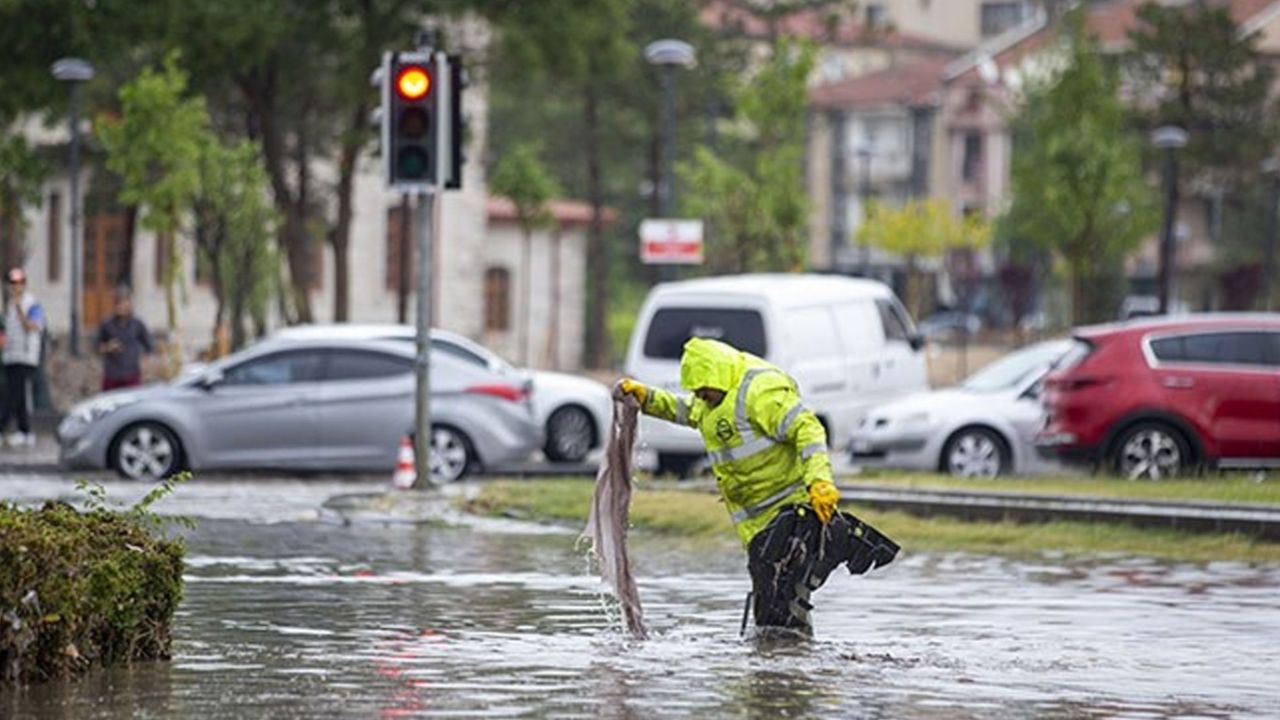 O iller için alarm verildi! Sağanak yağmur geliyor: Meteoroloji il il açıkladı