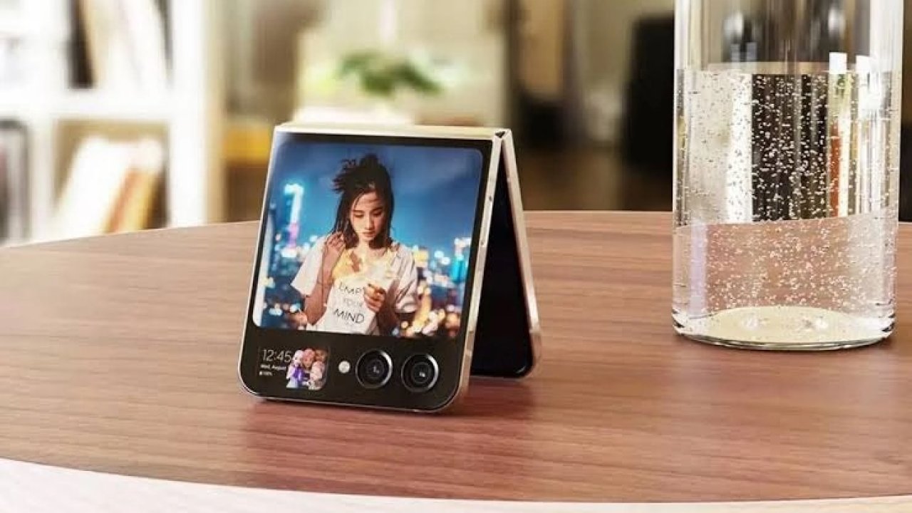 Samsung Galaxy Z Flip 5'in kılıfı ortaya çıktı: Tasarım sil baştan!