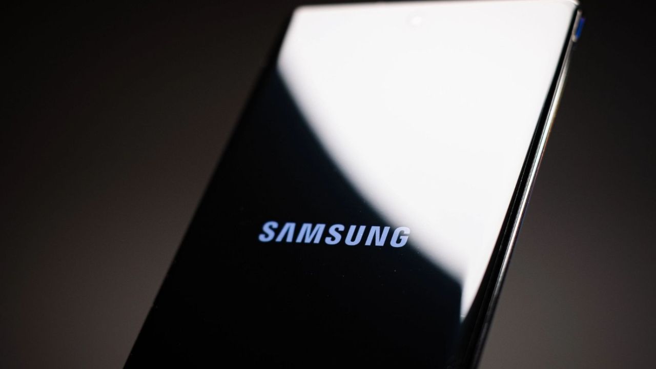 Güney Kore devi Samsung'un kazancı adeta çakıldı