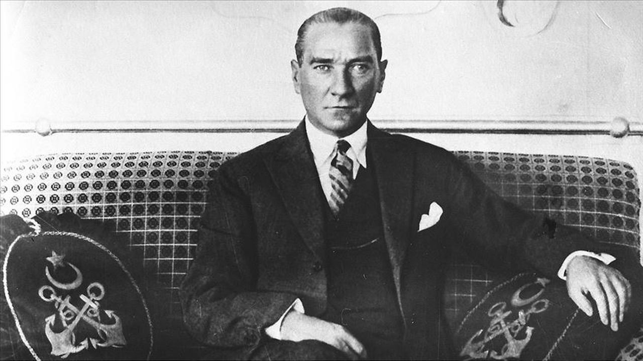 Yapay zekayla Mustafa Kemal Atatürk'e Fikrimin İnce Gülü'nü söylettiler
