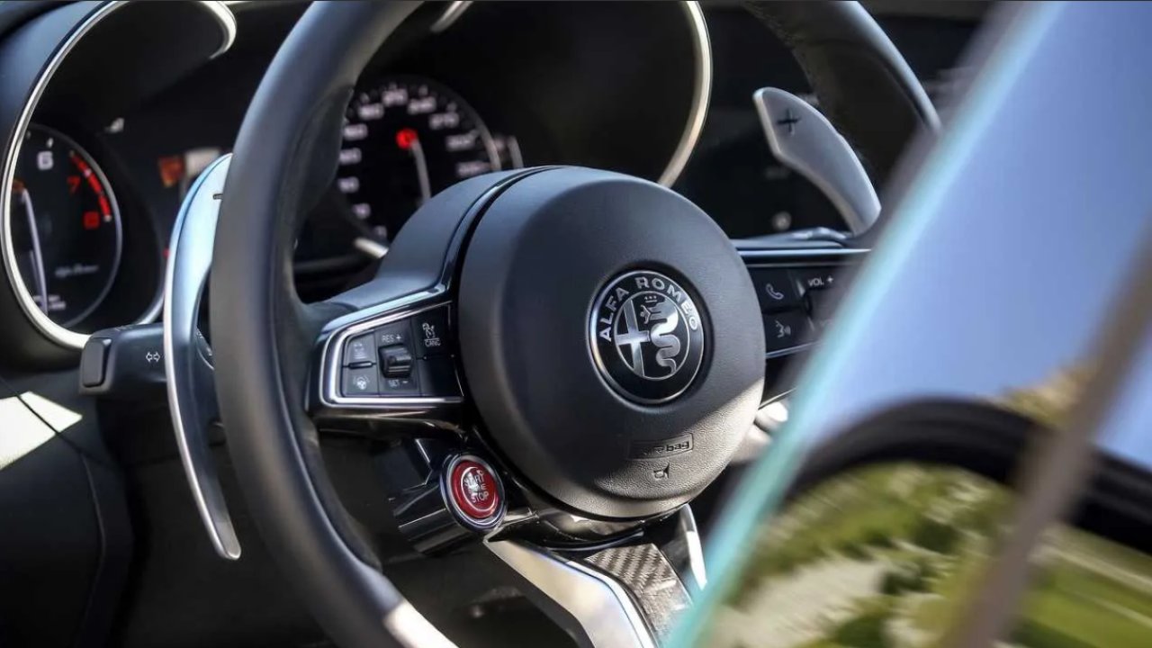 Gelecekteki Alfa Romeo Modelleri Olabildiğince Az Ekran'a Sahip Olacak