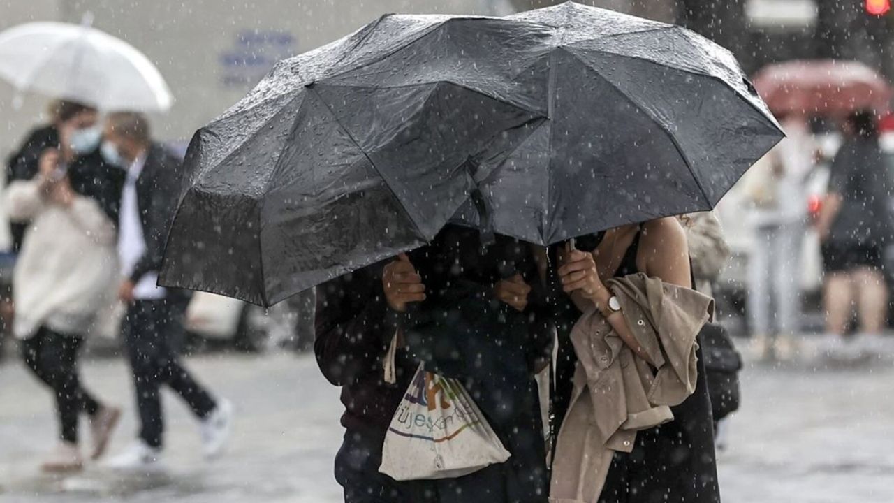 Hava sıcaklıkları yerini yağmurlara bırakacak! MGM'den son dakika uyarısı: O illerde sağanak yağışa hazırlıklı olun!