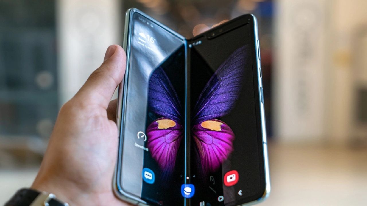 Samsung'dan bütçe dostu katlanabilir telefon