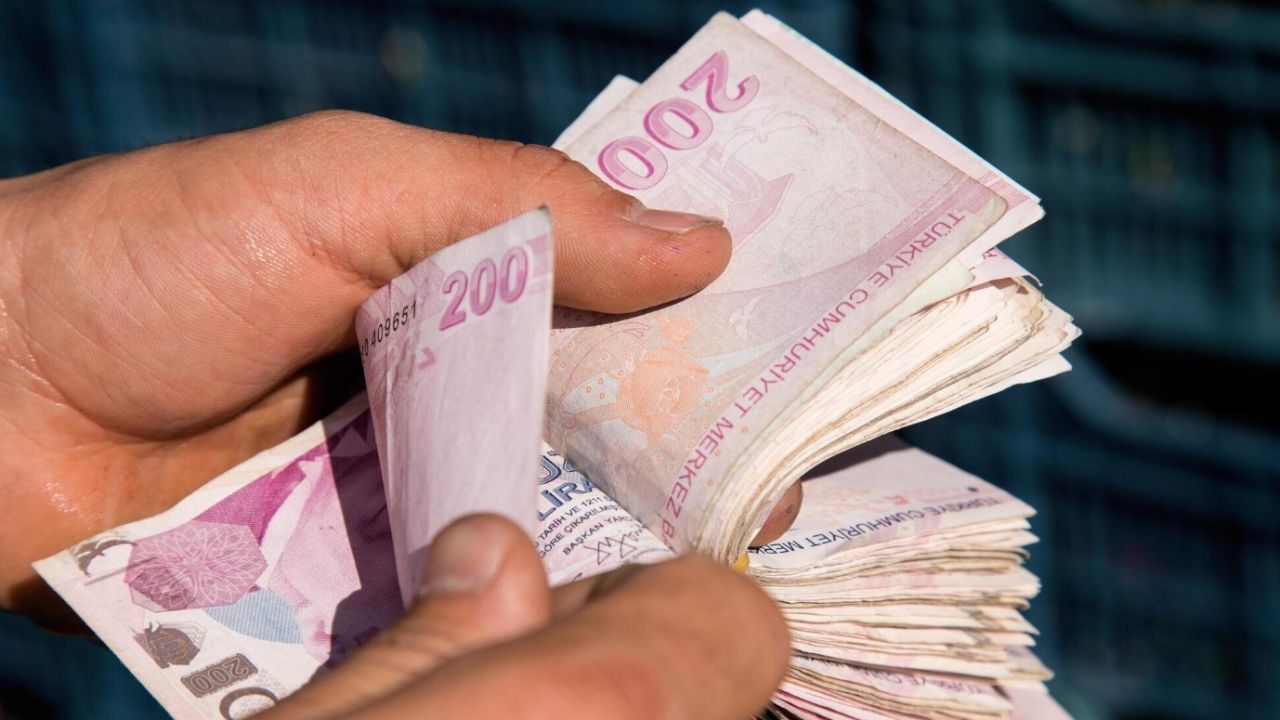 Cebinde para kalmayana anında 10.000 TL kredi! O banka düşük faizle cepleri dolduracak