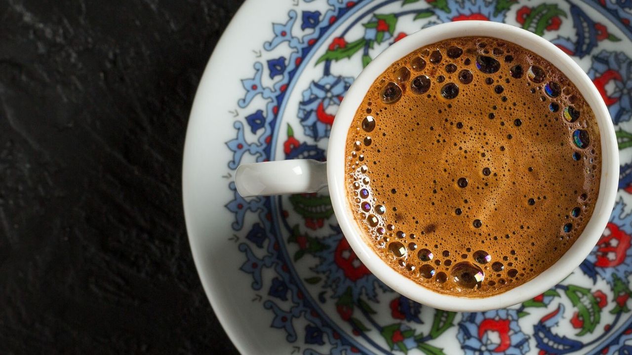 Kahveyi fokur fokur köpürtüyor! Pişirirken içine birazcık eklemek yeterli