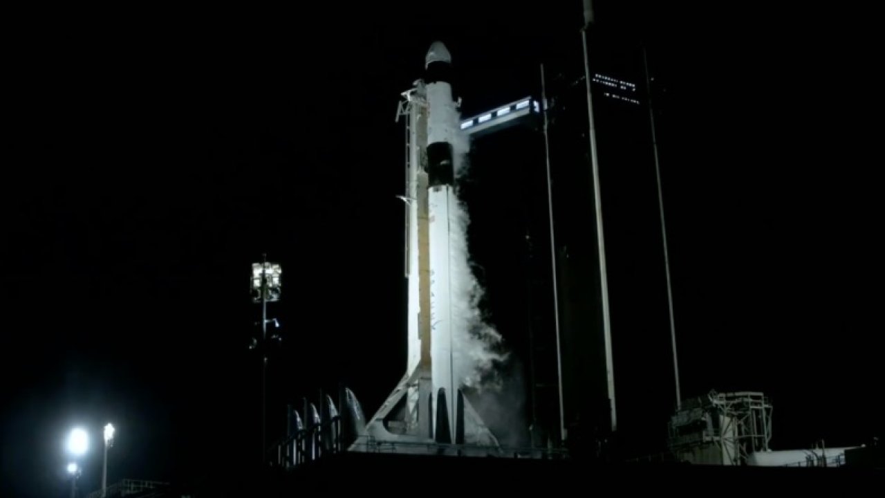 6 ay Dünya'da yoklar: SpaceX, 4 astronotu uzaya gönderdi!