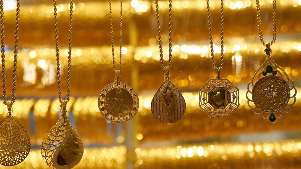 Yastık altında altın biriktirenler dikkat! Dünyaca ünlü banka kaç TL'ye yükseleceğini açıkladı