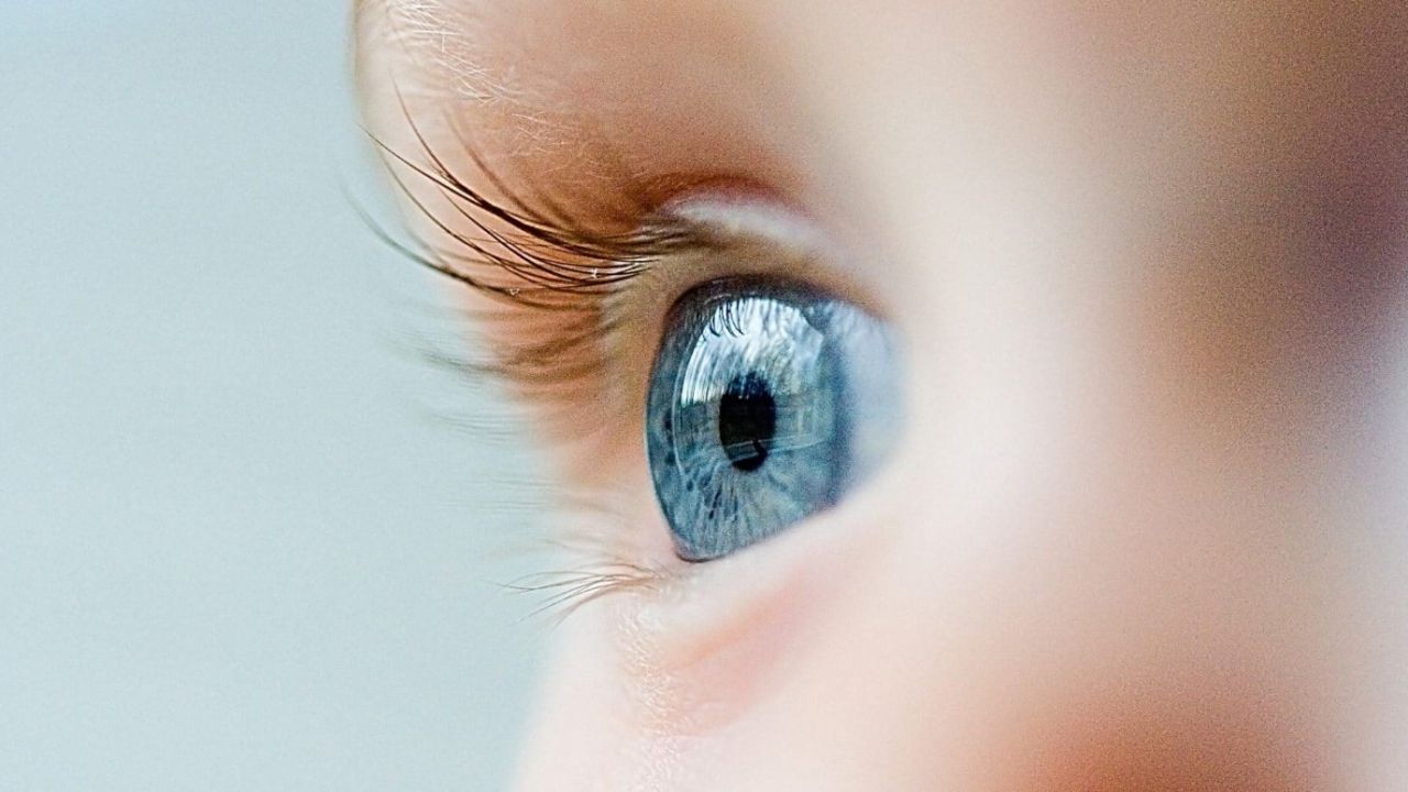 Göz sıvısından hastalık tespit eden yapay zeka geliştirildi