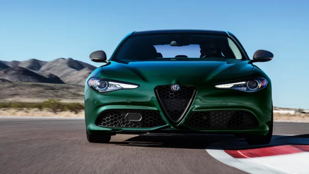 Alfa Romeo, 2024'te Bir Modelini Elektrikli Olarak Piyasaya Sürecek