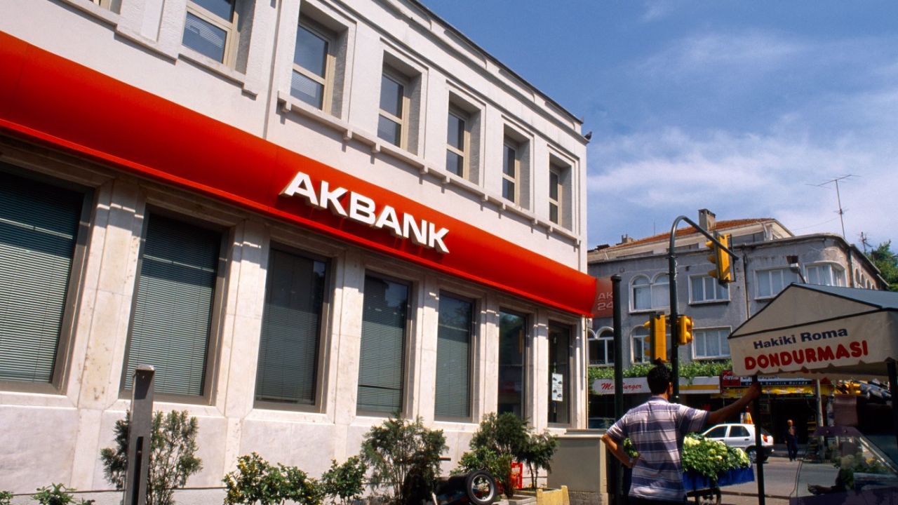 Akbank öğrencilere 600 TL cep harçlığı veriyor! Şubeye gitmeden tek tıkla hemen başvurun