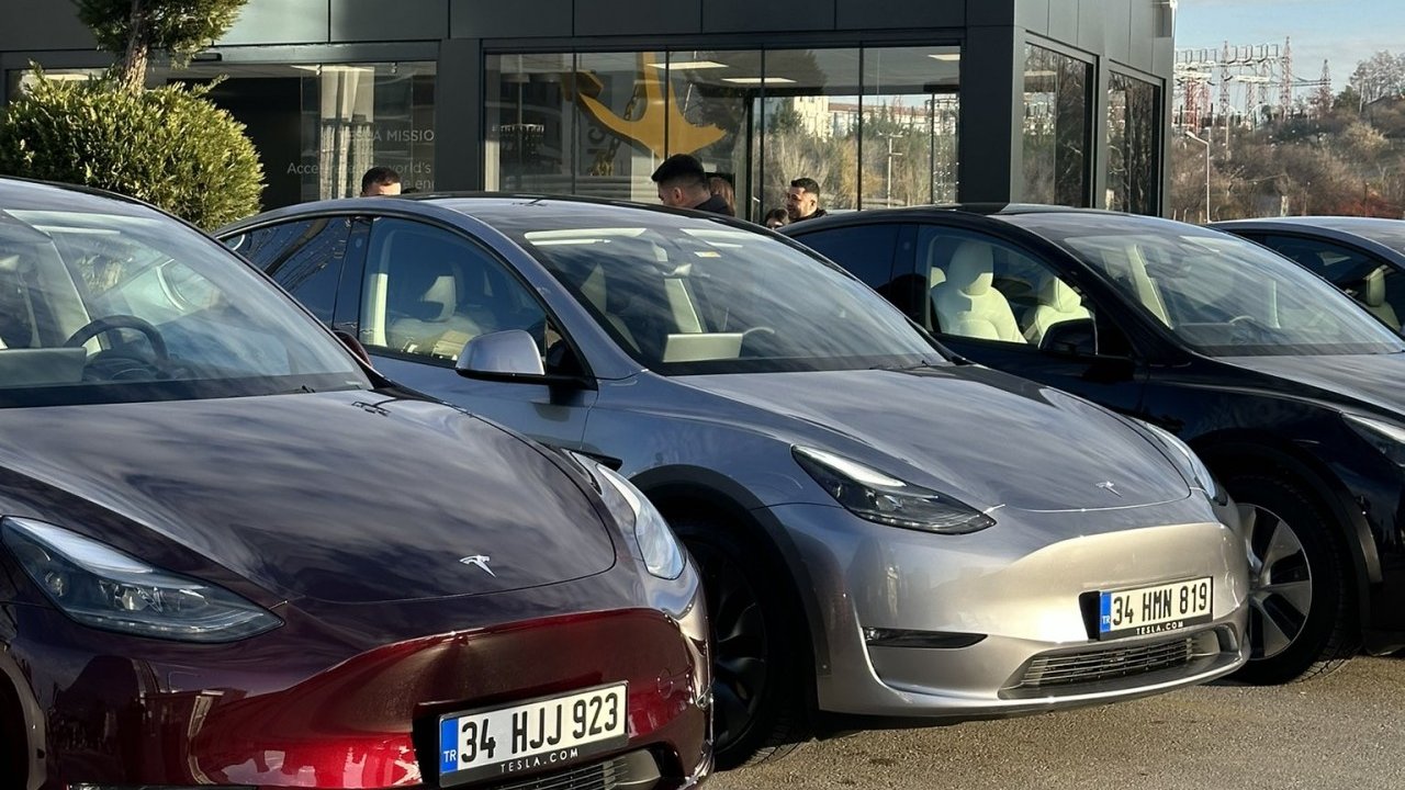 Tesla'nın Türkiye'deki ilk mağazası açıldı