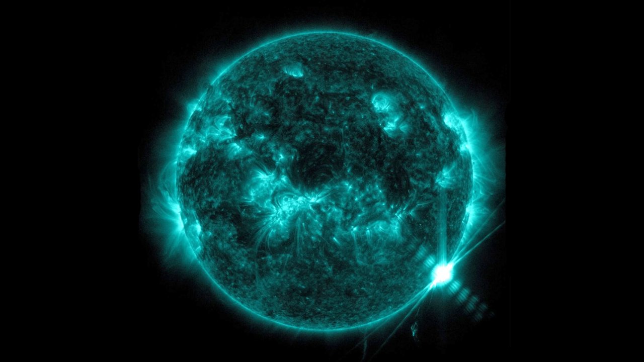 NASA, Güneş'te yaşanan patlamanın fotoğrafını yakaladı