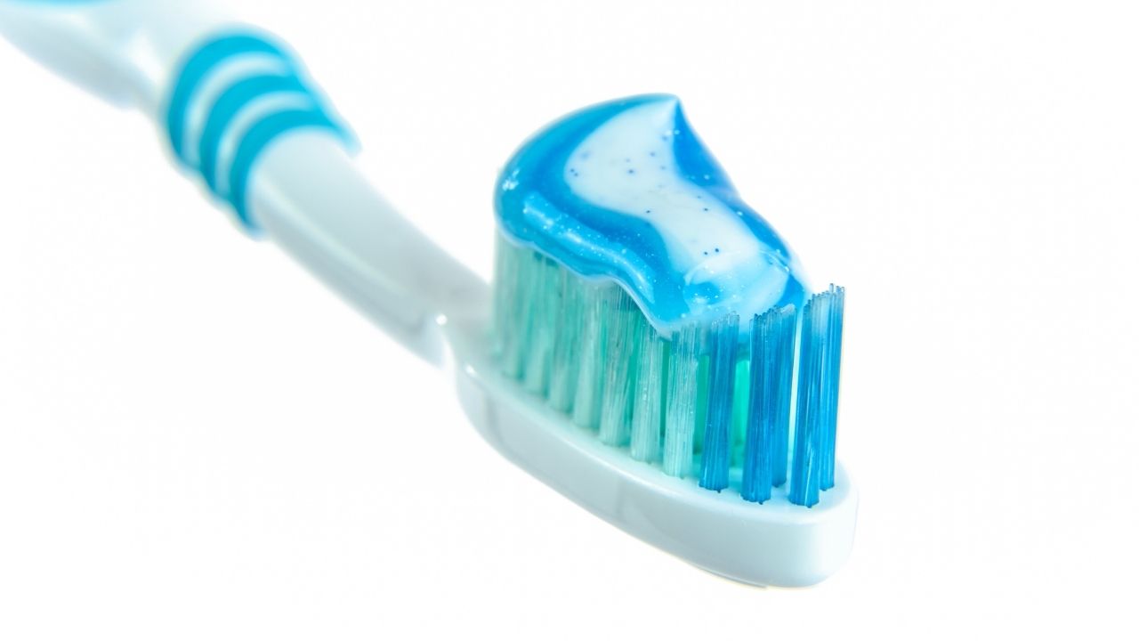 Diş macunu ne zaman icat edildi? Diş macunu icat edilmeden önce insanlar dişlerini nasıl temizliyordu?