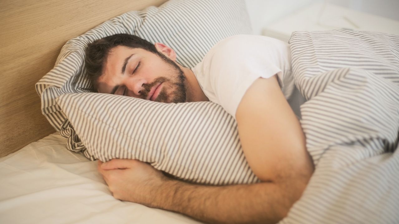 Uykunuzdan kısmayın, sağlığınızdan olmayın! 7 saatten az uyumanın sağlık üzerine etkisi