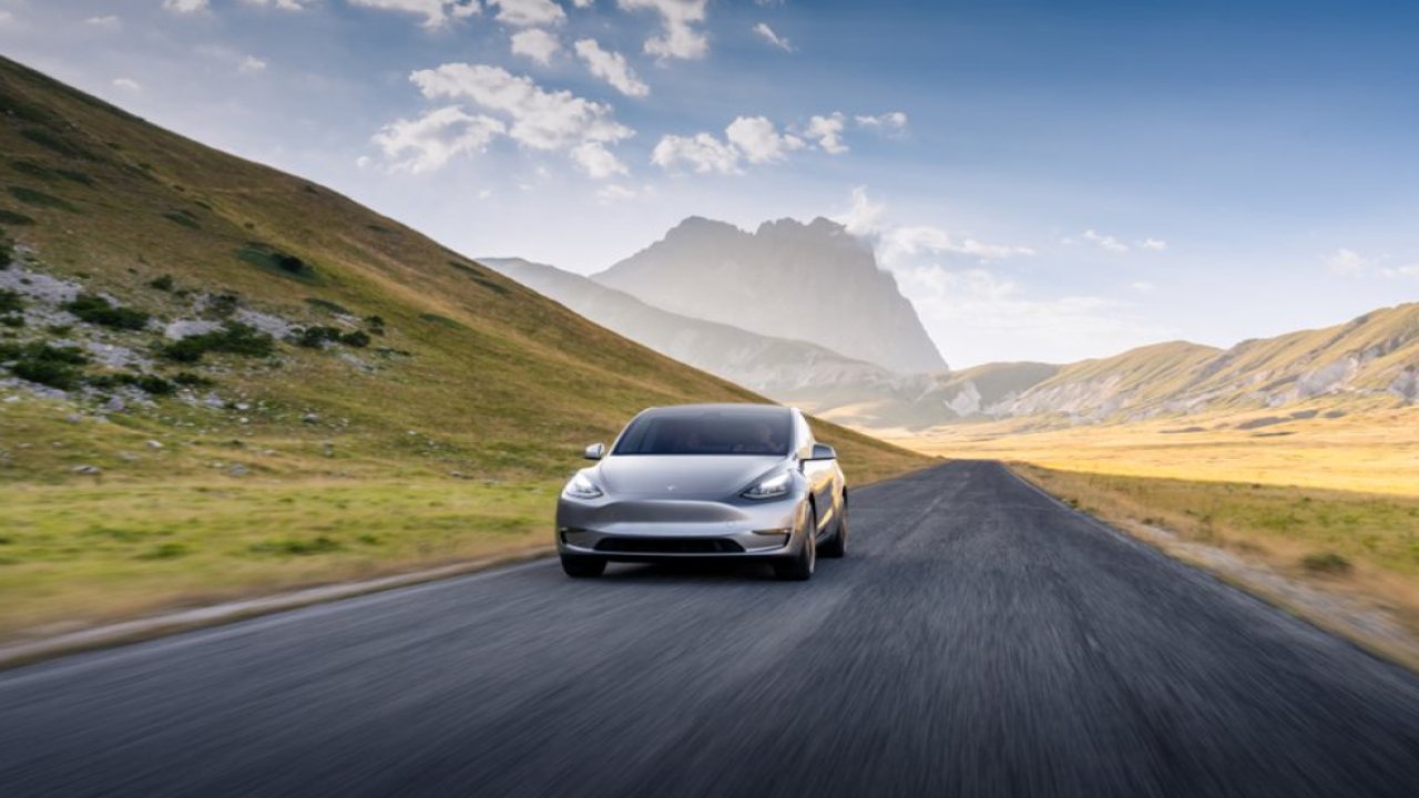 Tesla'dan Türkiye'ye özel otomobil: Model Y'nin satış fiyatı belli oldu