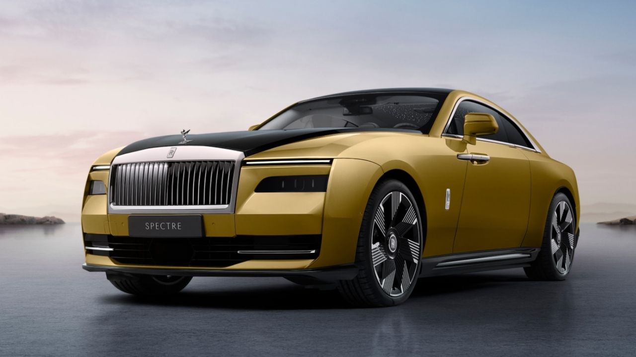 Rolls-Royce'un ilk elektrikli otomobili Türkiye'de tanıtıldı! İşte dudak uçuklatan fiyatı