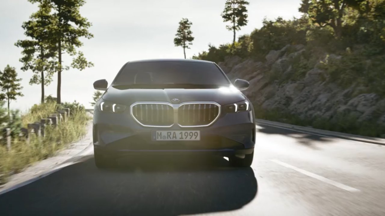 BMW 520i sedan yenilenen yüzüyle Türkiye pazarında! Fiyatı ise can sıkıyor