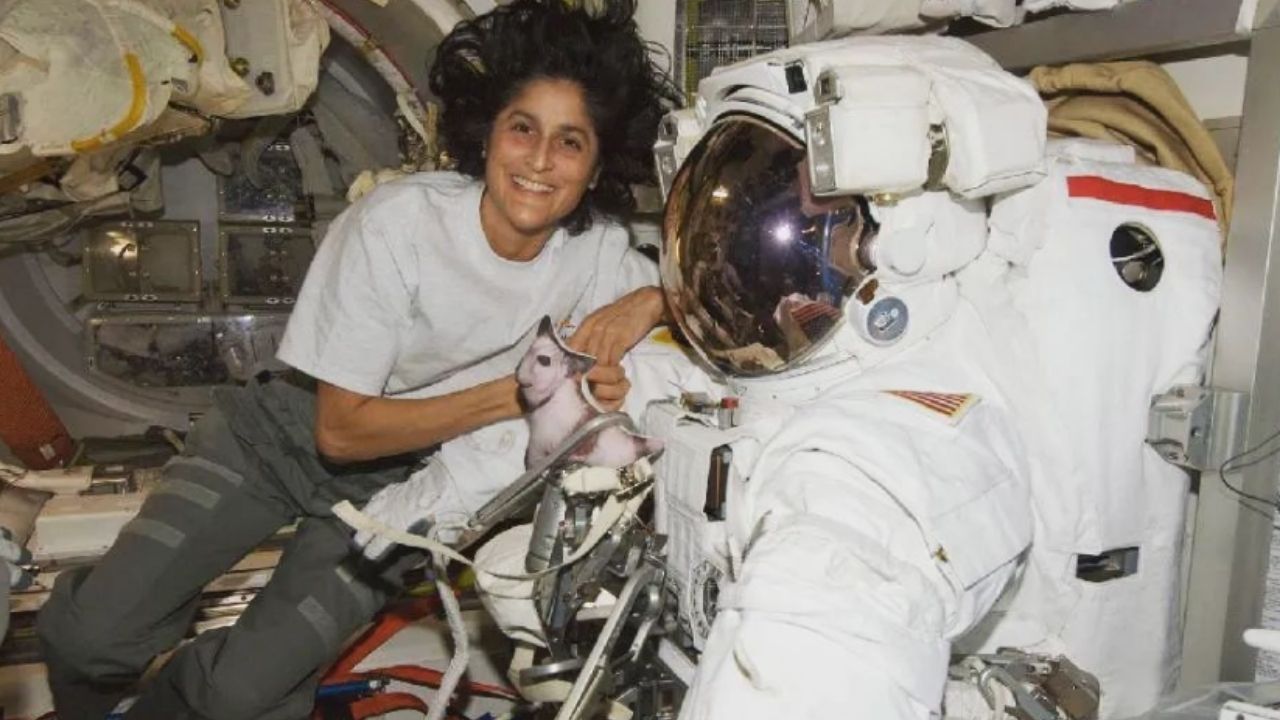 NASA ve Boeing'den uzayda mahsur kaldığı iddia edilen astronotlar hakkında açıklama