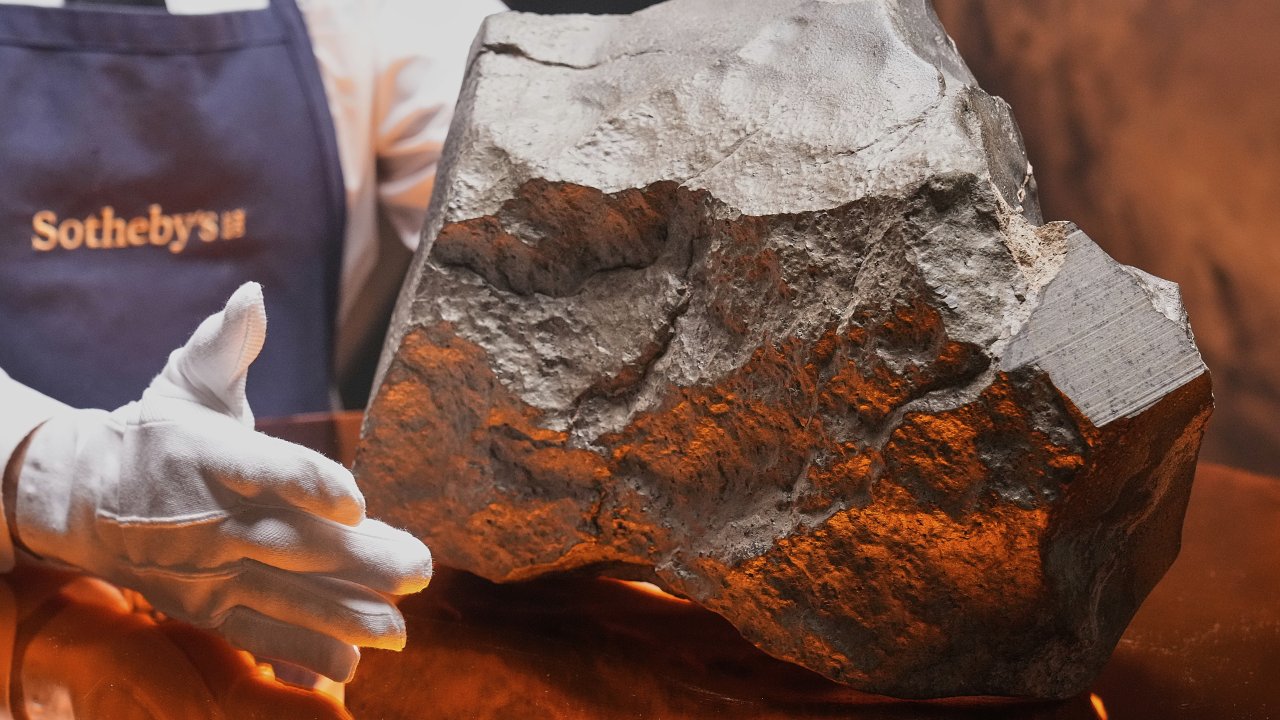 Mars Meteoru Rekor Fiyatla Alıcı Buldu