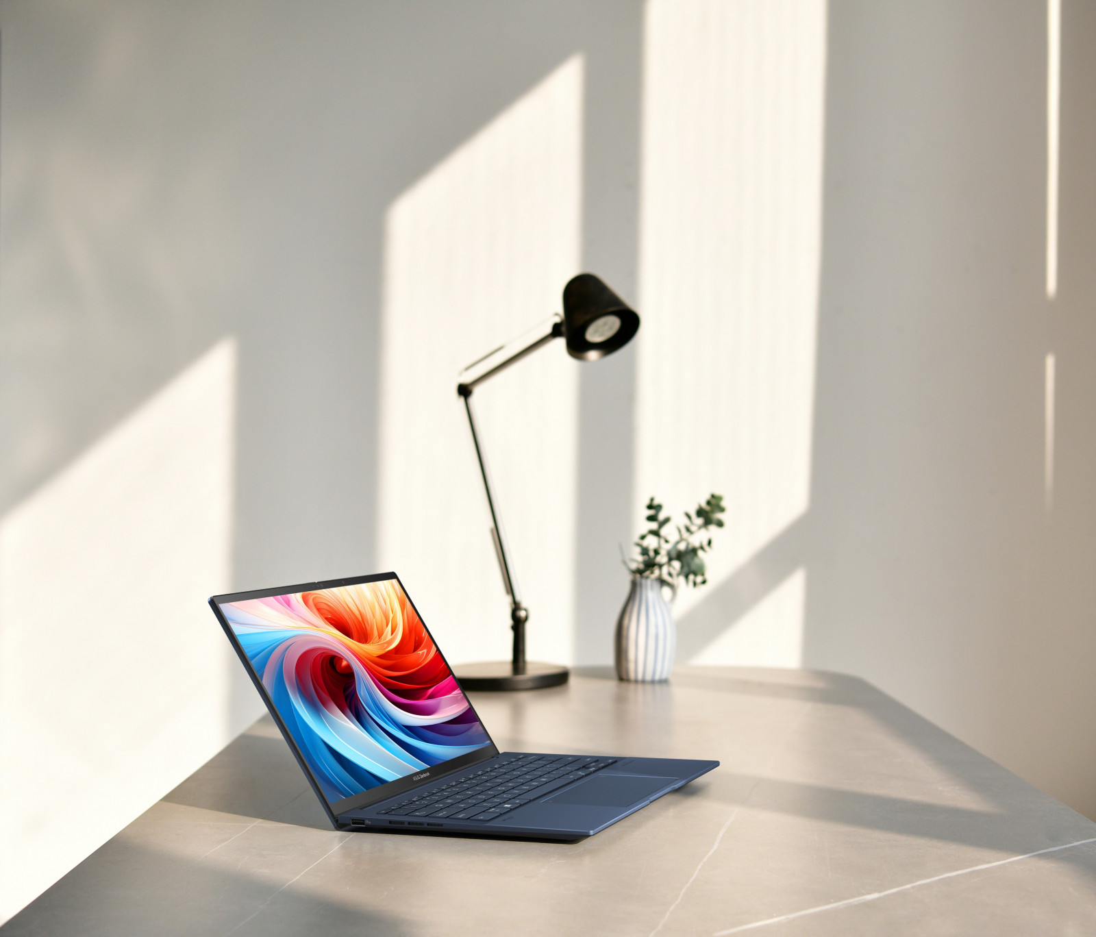 asus-zenbook-14-oled-ux3405-scenari-rgig.jpg
